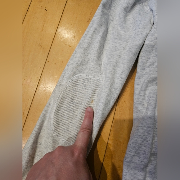 Lululemon savasana wrap please read SMALL STAIN - Picture 6 of 7